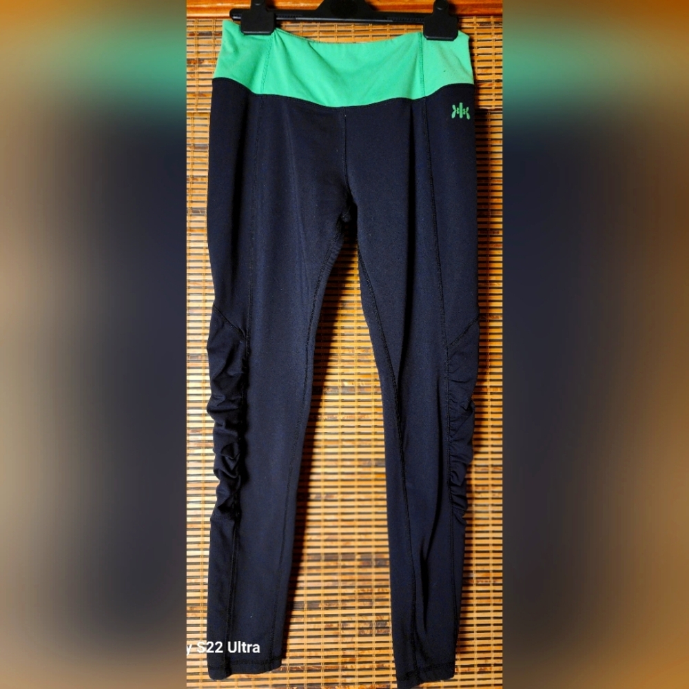 Black Tapered Leggings with Stretchy Fabric